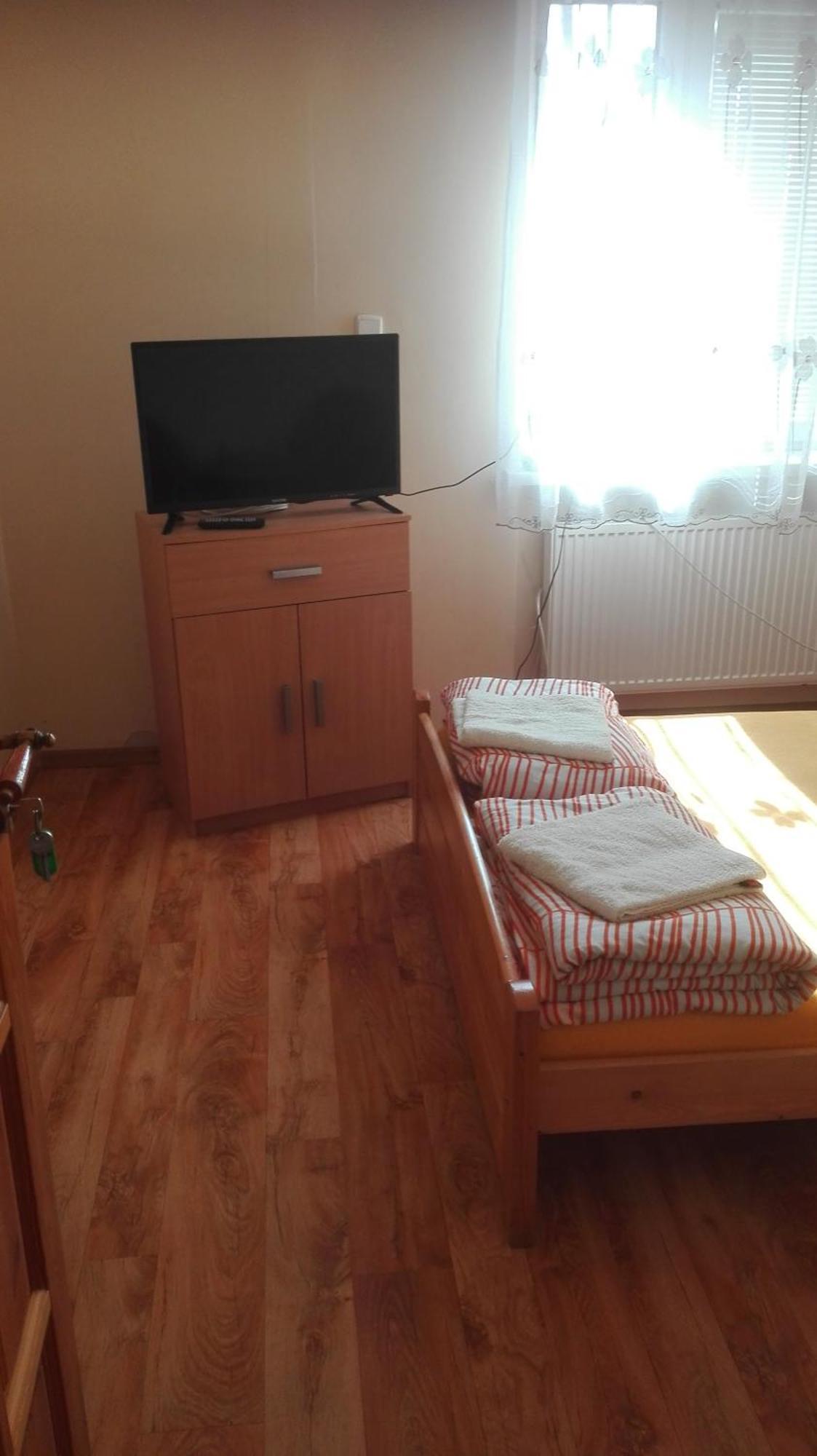 Apartamenty, Pokoje, Noclegi Pracownicze " Skarpa" Wilkasy Exterior foto