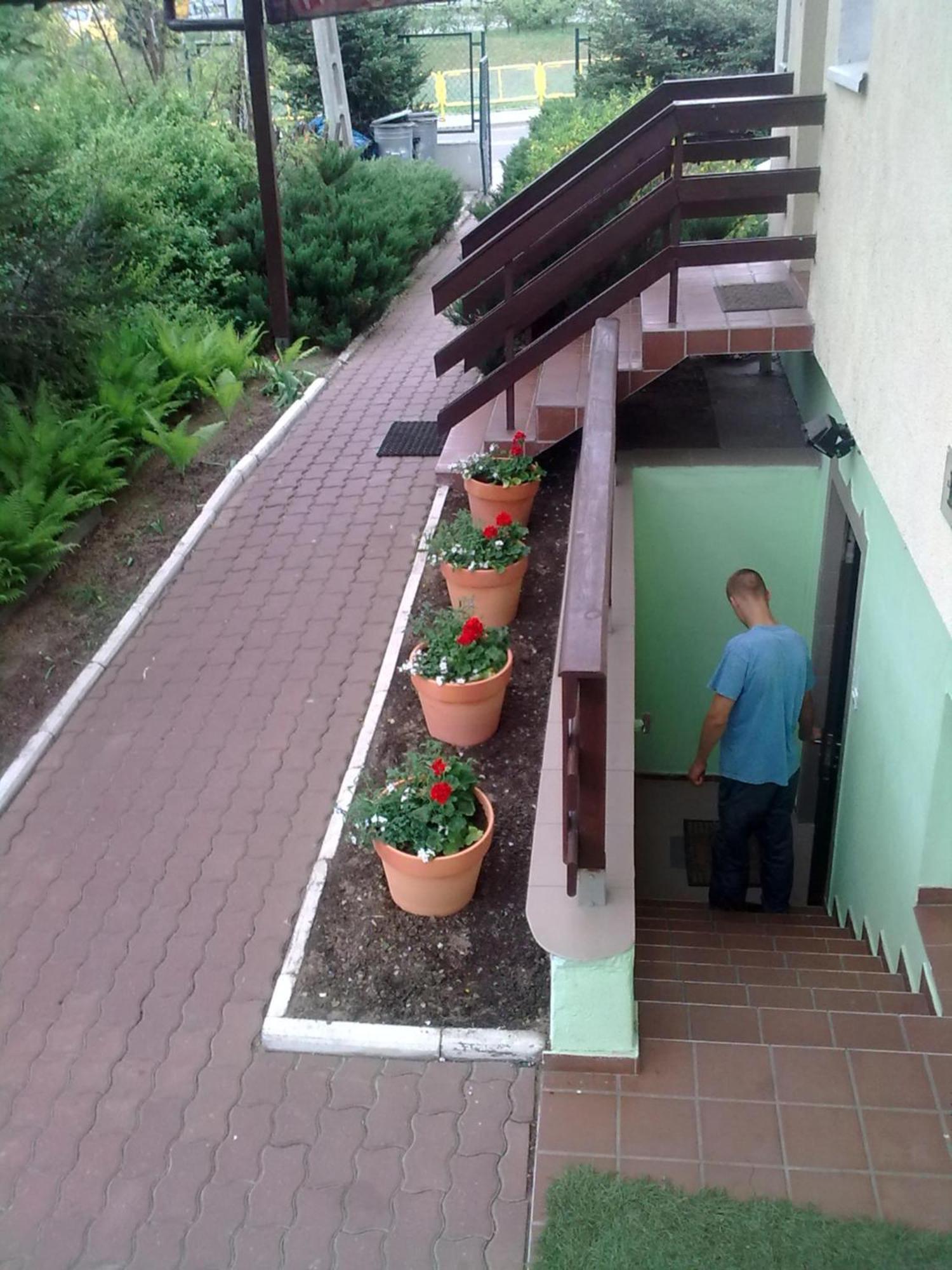 Apartamenty, Pokoje, Noclegi Pracownicze " Skarpa" Wilkasy Exterior foto